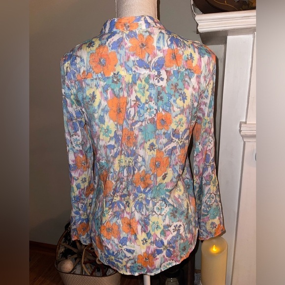 Ruby Rd floral button down top. EUC w extra button 🌸 - Picture 4 of 8